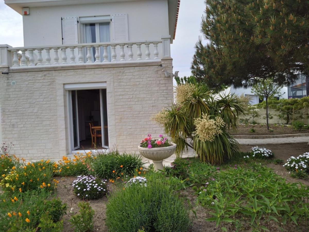 Maison Avec Jardin Prive 생 힐레르 드 리에 외부 사진